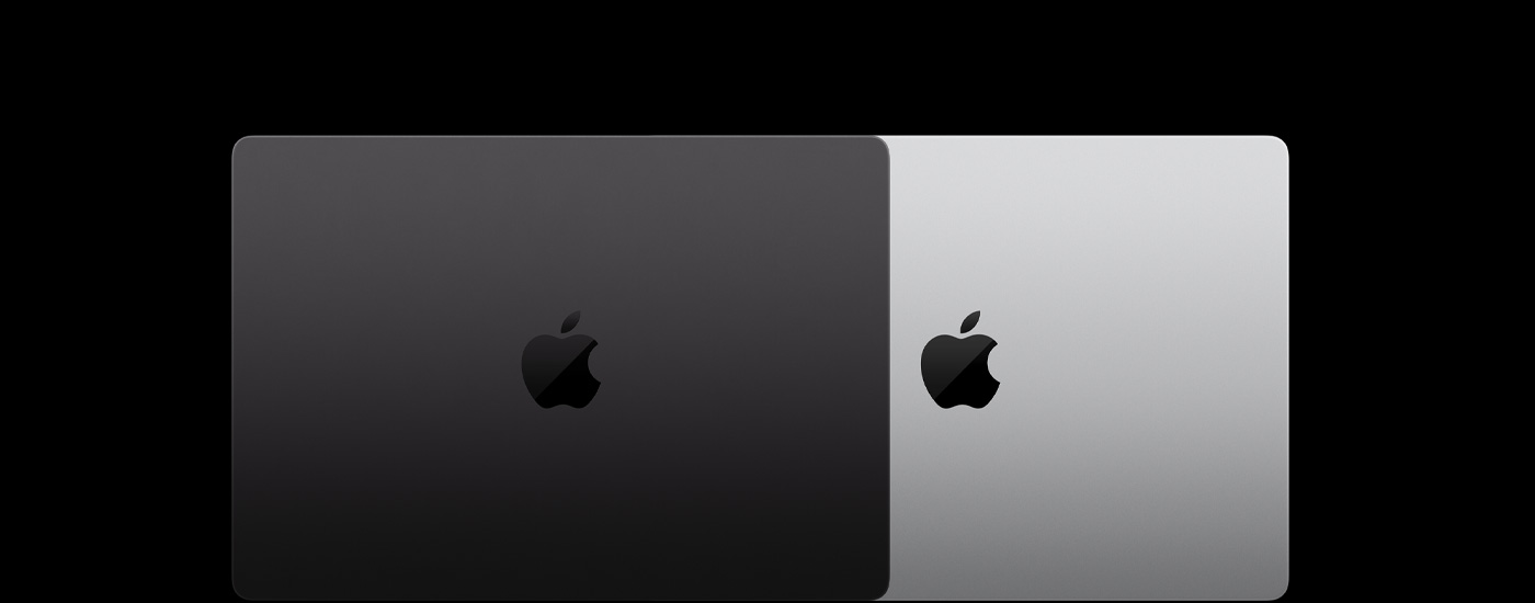 2台の閉じたMacノートブックを上から見たところ。