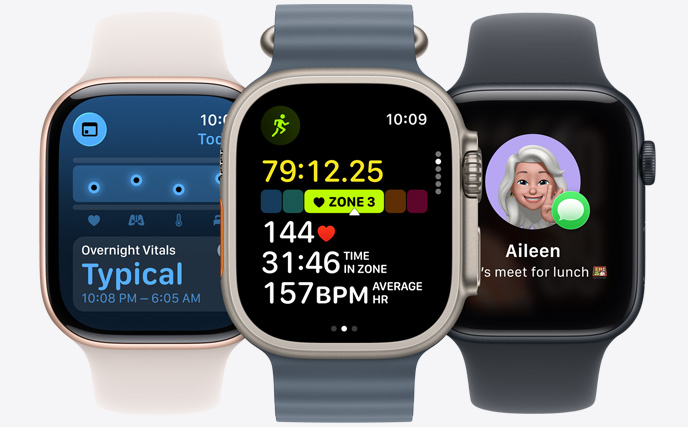 Tři modely Apple Watch. Uprostřed hodinky v přírodní barvě s černým řemínkem, na ciferníku probíhající běžecké cvičení se statistikami srdečního tepu. Vpravo uhlově černé hodinky s akvamarínovým řemínkem, na ciferníku aplikace Životní funkce. Nalevo hvězdně bílé hodinky s mandarinkovým řemínkem, na ciferníku Genmoji.
